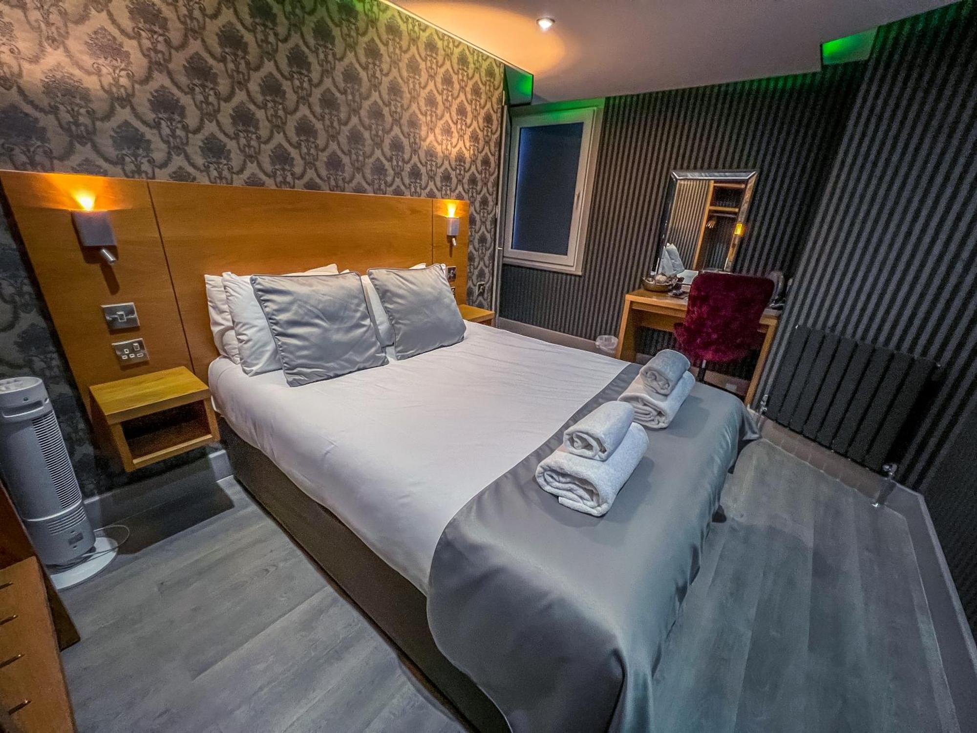 Quayside & Bar Hotel