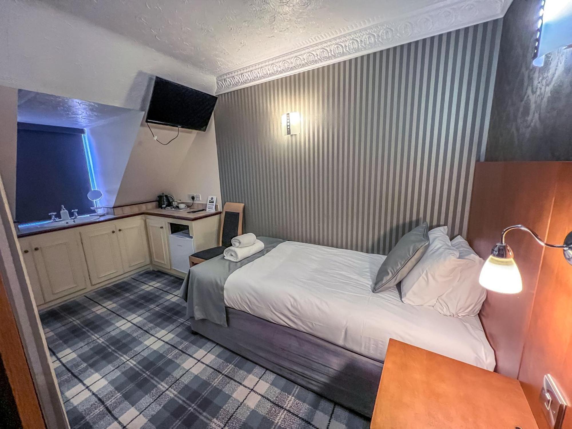 Quayside & Bar Hotel