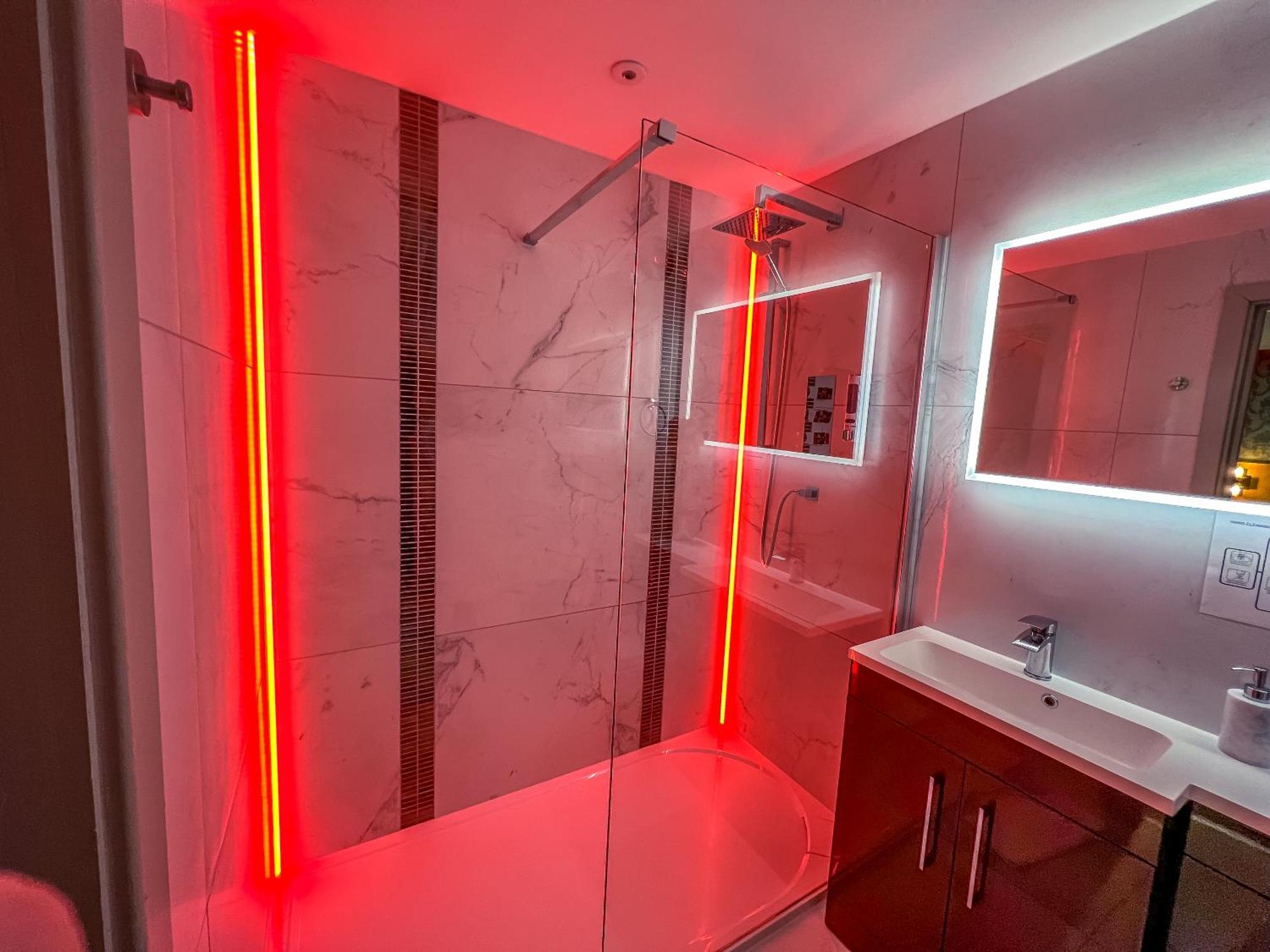 Quayside & Bar Hotel 4*