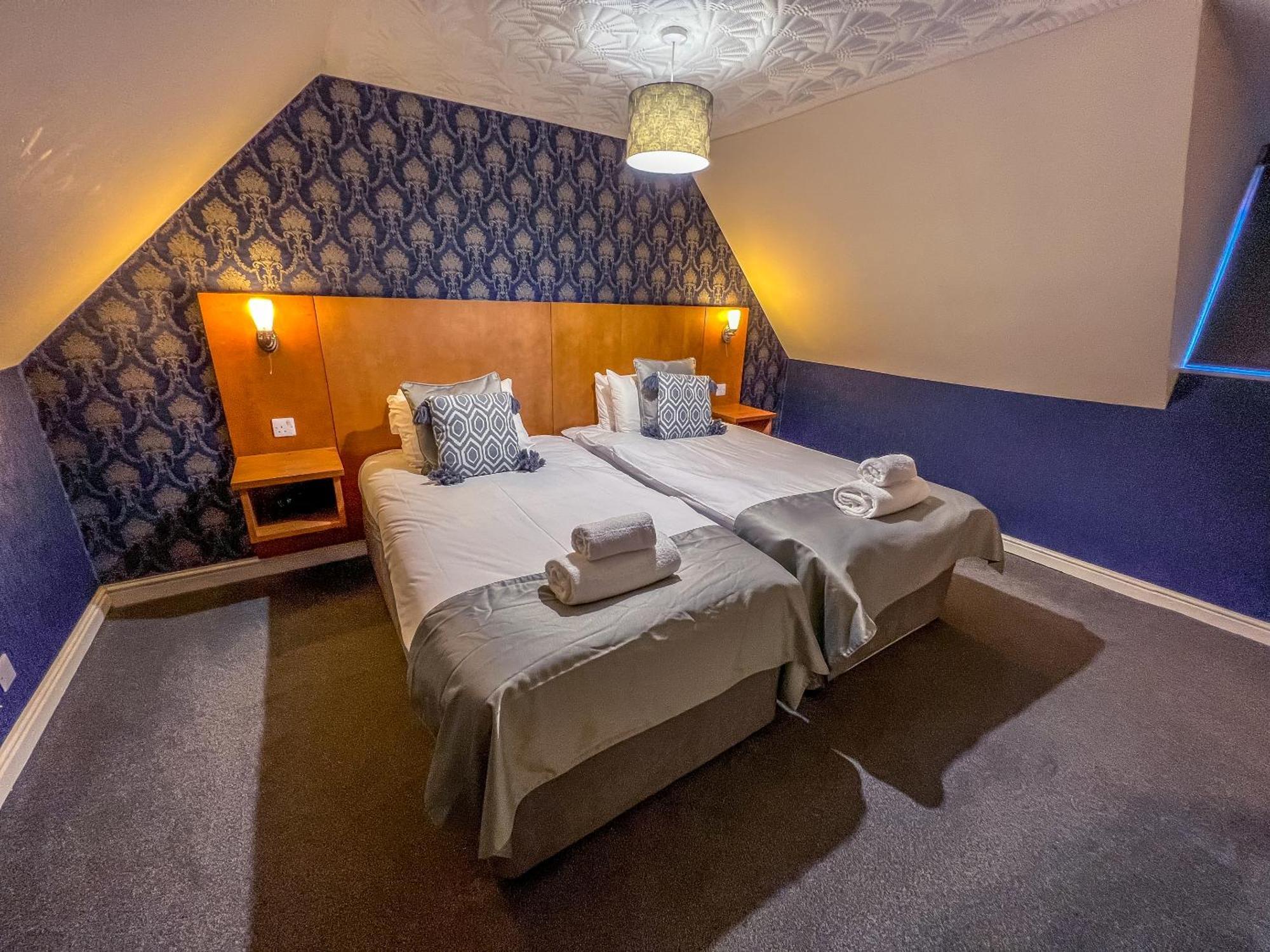 Quayside & Bar Hotel 4*