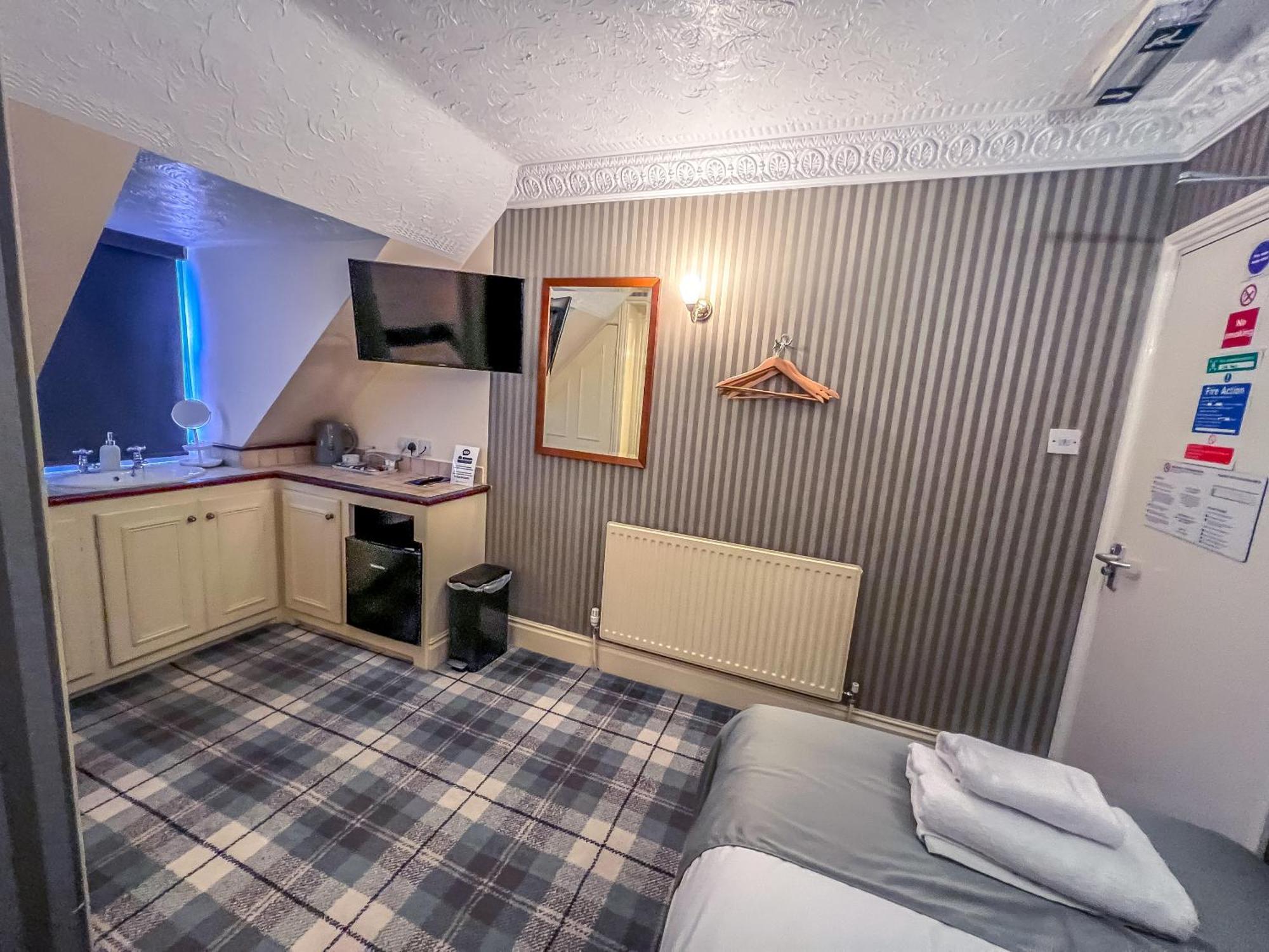 Quayside & Bar Hotel