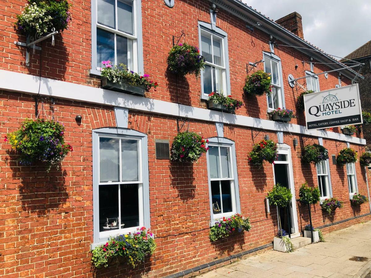 Quayside & Bar Hotel 4*