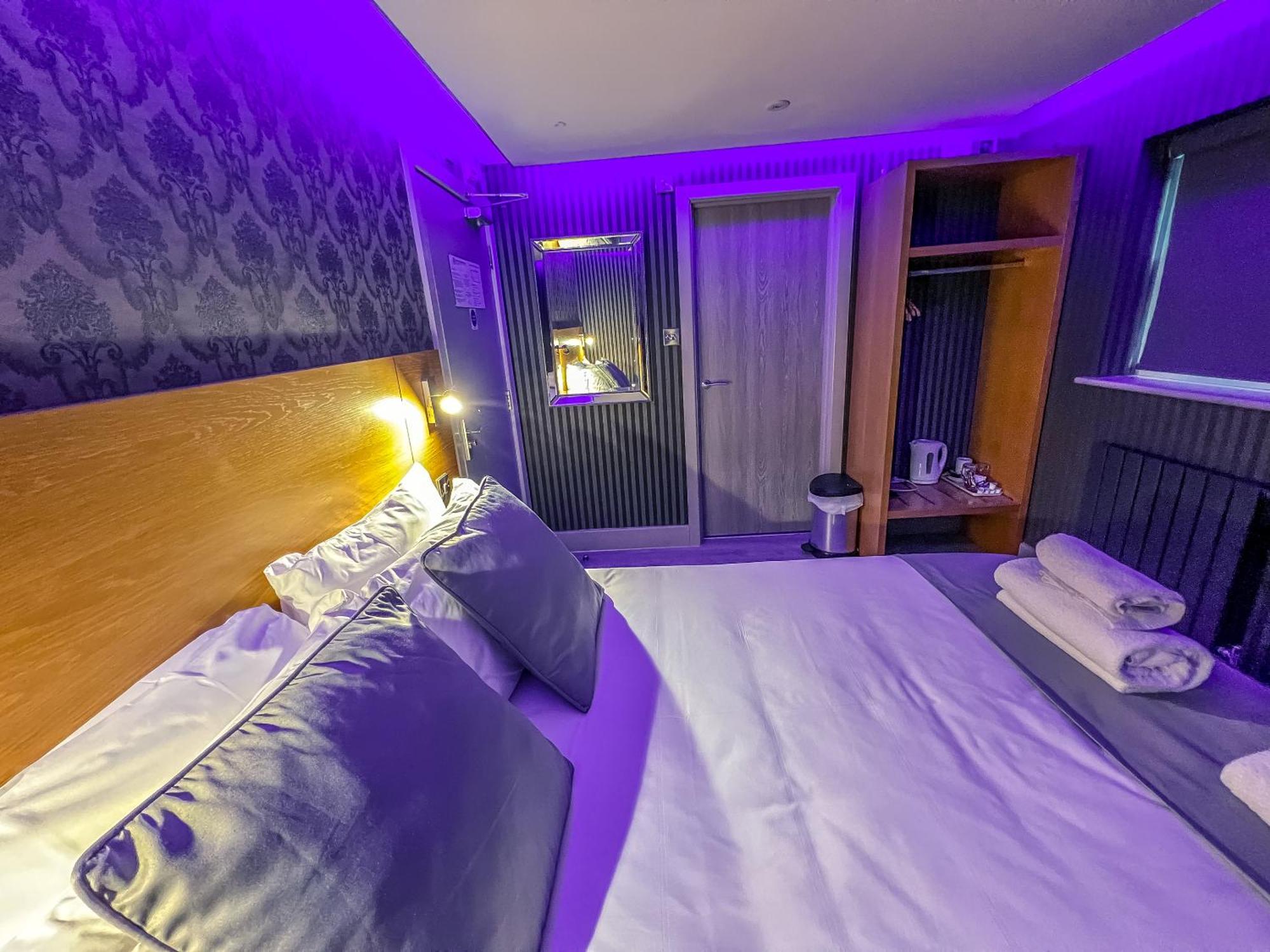 Quayside & Bar Hotel 4*